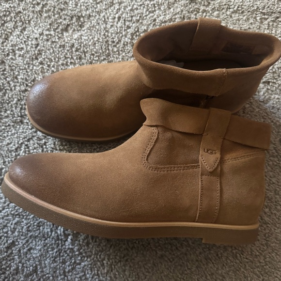 Ugg Women’s Josefene Cuff Boot Size 8.5 Chestnut - Picture 1 of 4